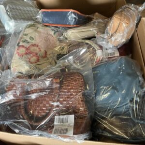 Woman bags & purse pallets - Shell Liquidations